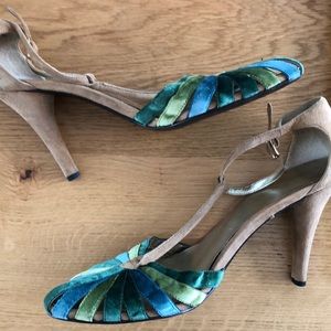 Vintage Nine West suede/velvet heel